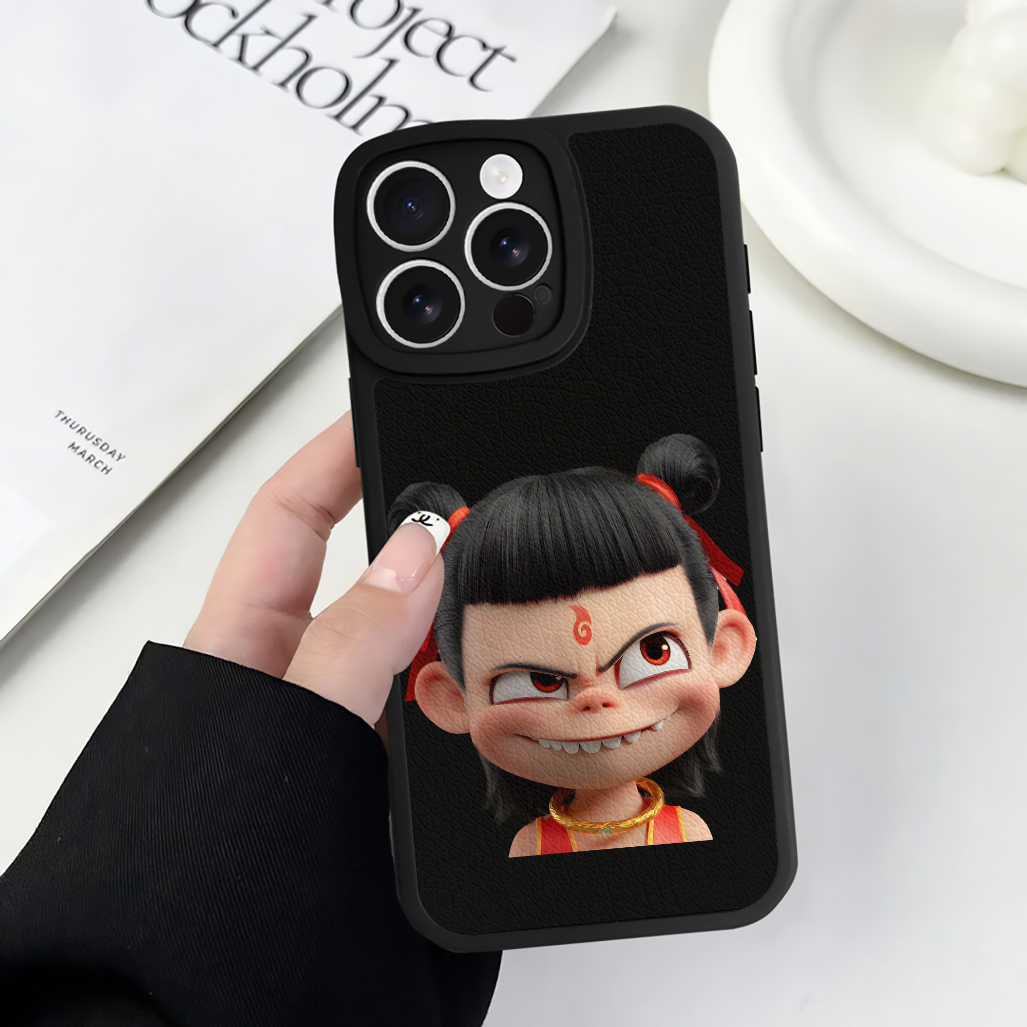 （画像用） Ne Zha 2 ナタ 魔童の大暴れ 【iPhone 16シリーズ対応】シリコンスマホケース（レザー調） 材質：シリコン
